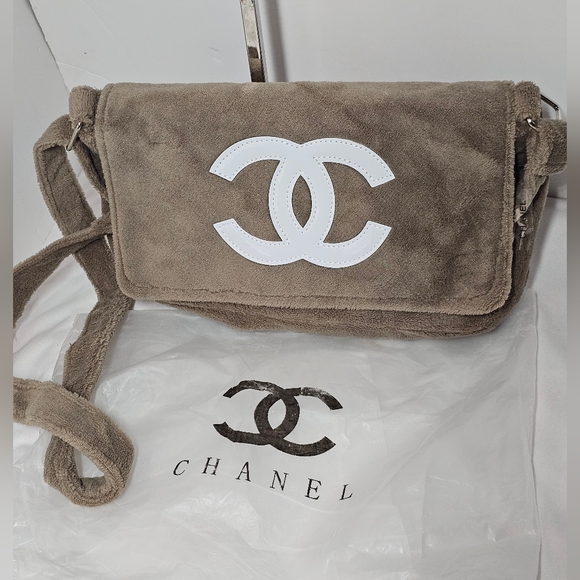 NWOT Chanel beauty Precision Crossbody Bag with Adjustable Strap - Picture 1 of 15